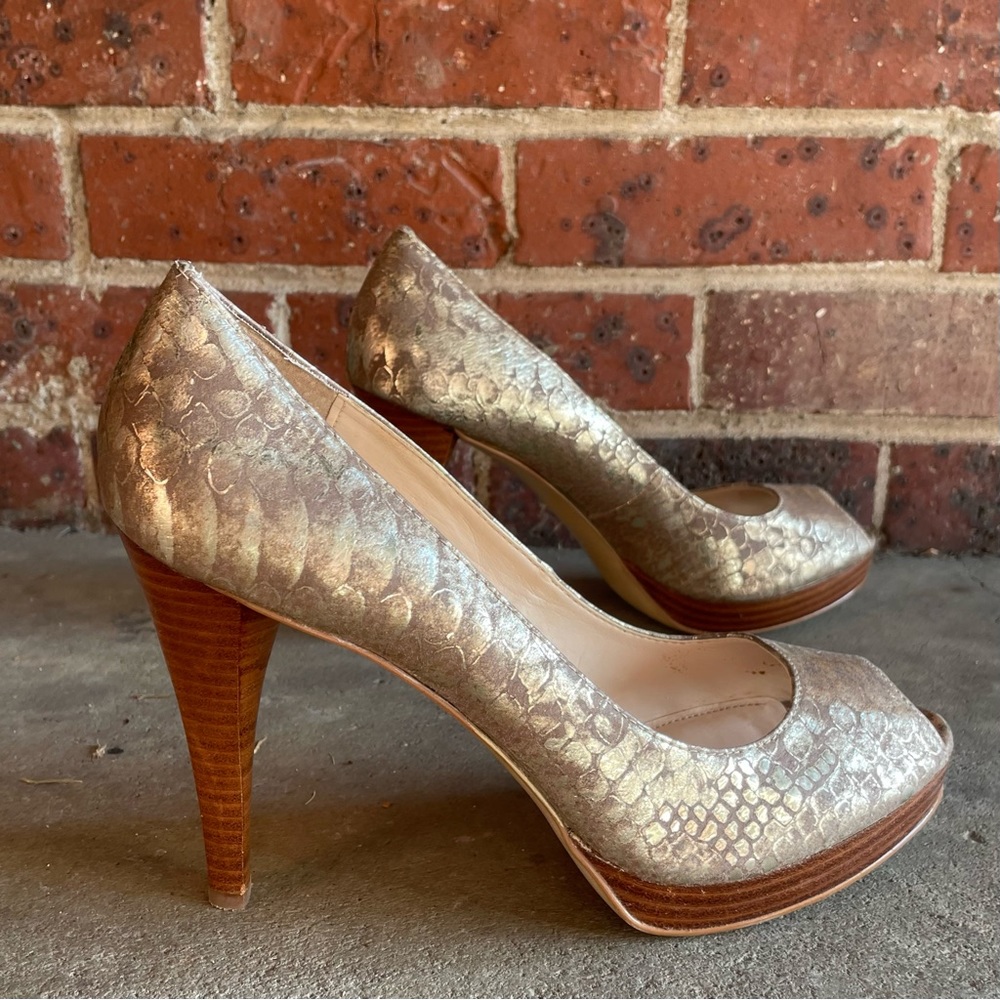 Calvin Klein Sandie Gold Snakeskin Print Faux Wood Peep Toe High Heels Shoes